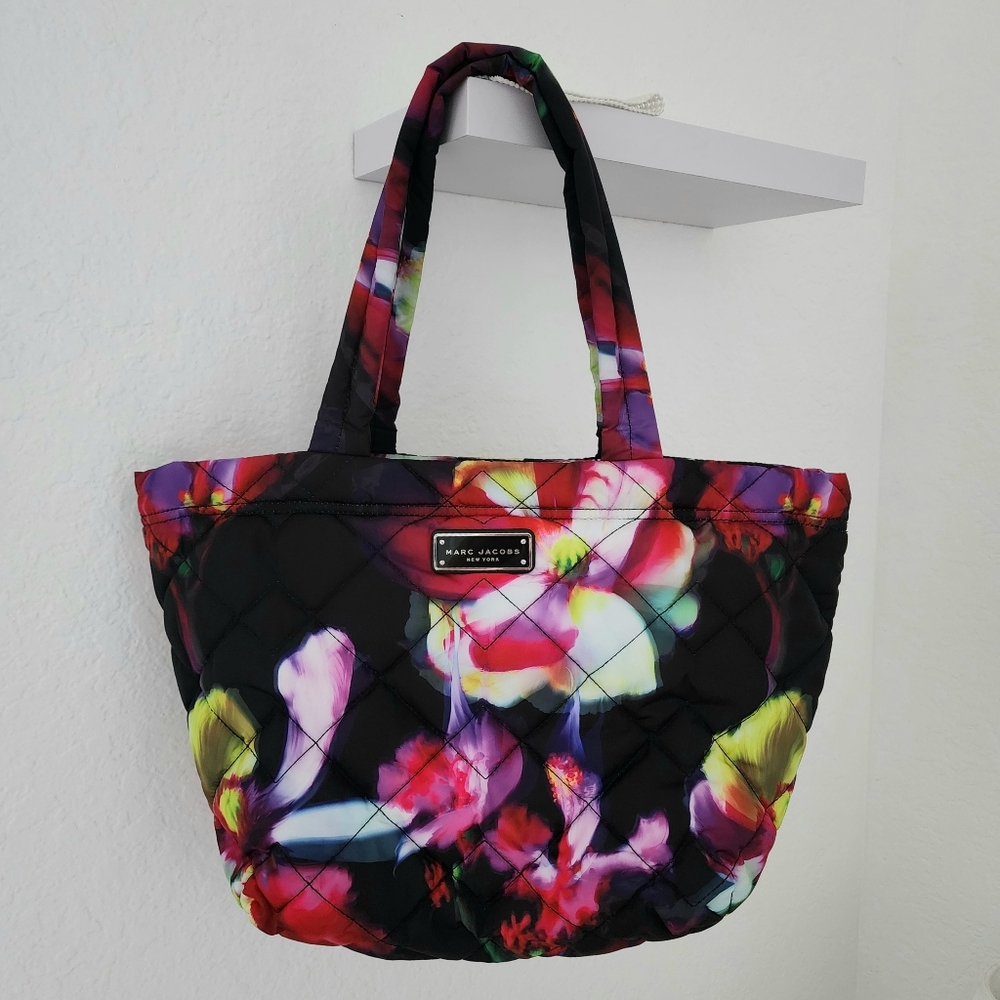 Marc Jacobs Medium Floral NWT Women's Black & Multicolor Quilted Nylon Tote. - Picture 2 of 12